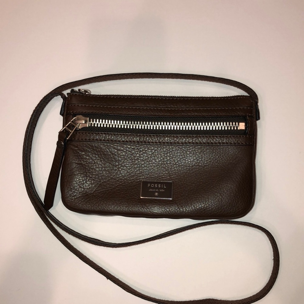 Fossil brown leather crossbody bag — like new.